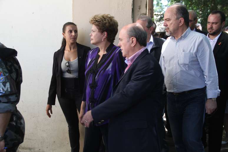 Dilma Rousseff esteve em Santa Maria na tarde deste domingo para conversar com autoridades e famílias das vítimas