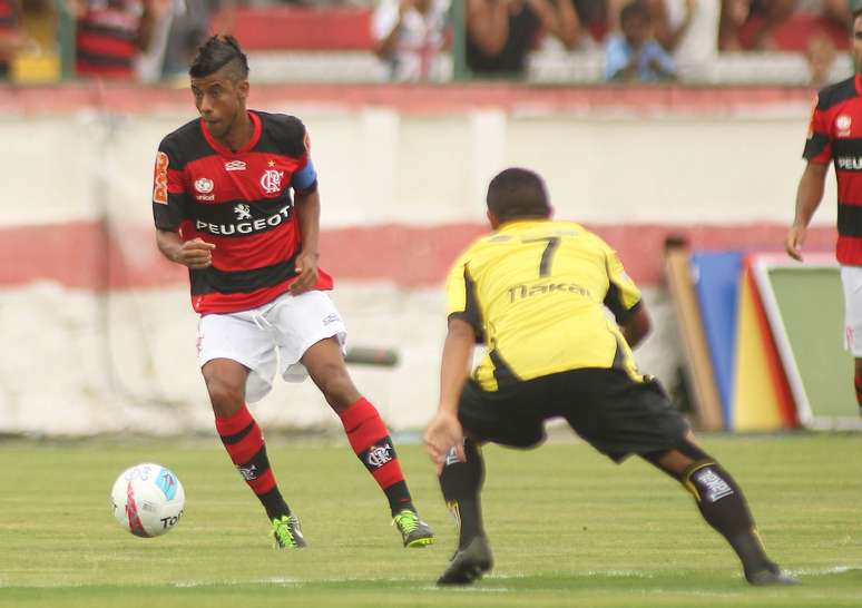 Para Léo Moura, Fla só conseguirá vitórias se jogadores se unirem