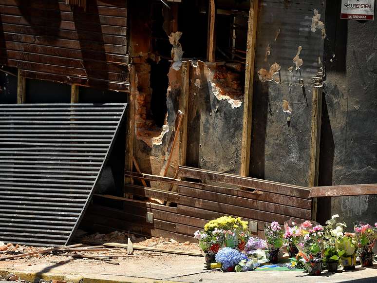 Imagem desta segunda-feira da fachada da boate Kiss mostra rastro de destruição deixado por incêndio que matou 231 pessoas