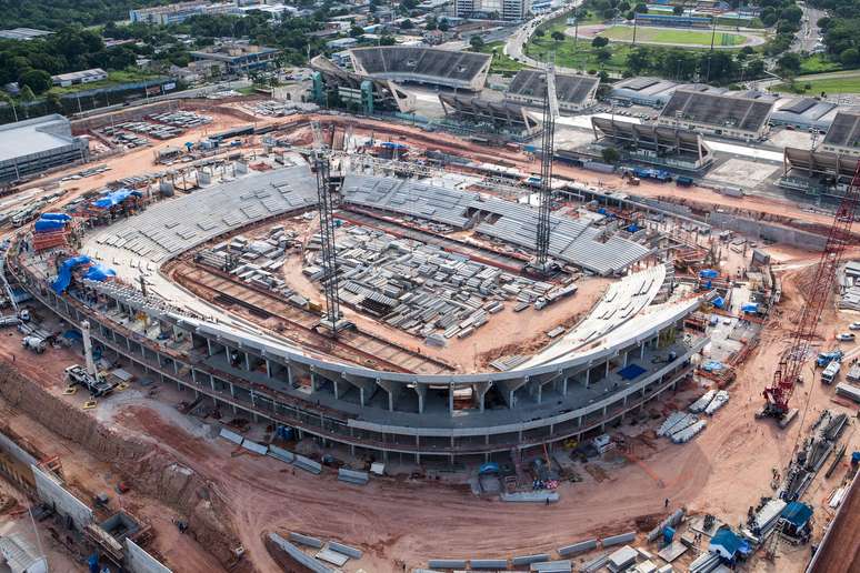 <p>Operário teria se desequilibrado ao subir em andaime</p>