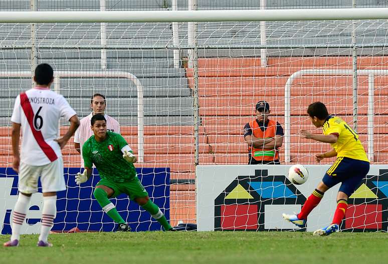 Juan Fernando Quintero decidiu o jogo com boa cobrança de pênalti