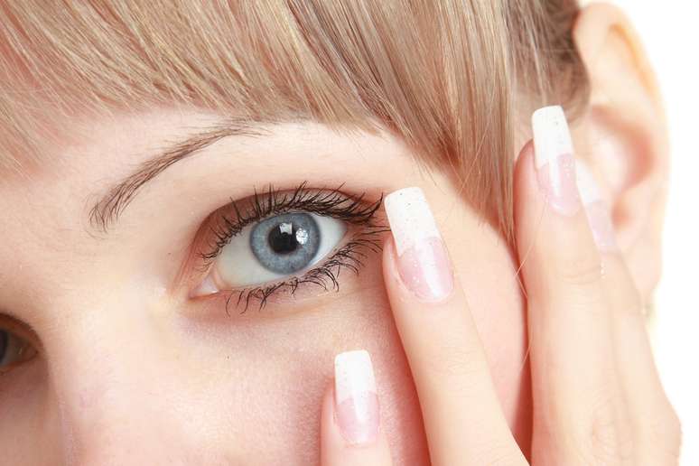 Cuidados simples no dia a dia impedem a quebra das unhas, provocada pelo excesso de contato com a água no verão