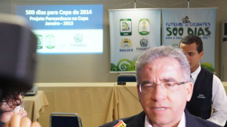 Secretário extraordinário da Copa, Ricardo Leitão&nbsp;explicou adiamento da partida de estreia da Arena&nbsp;Pernambuco