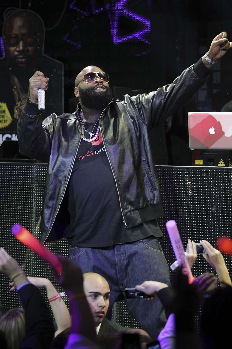 Autoridades esperam que câmeras de segurança possam ajudar na identificação do veículo que atirou em Rick Ross