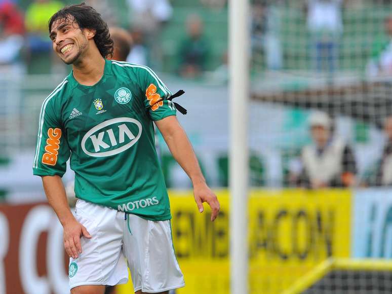 Valdivia durante a derrota para o Penapolense neste domingo