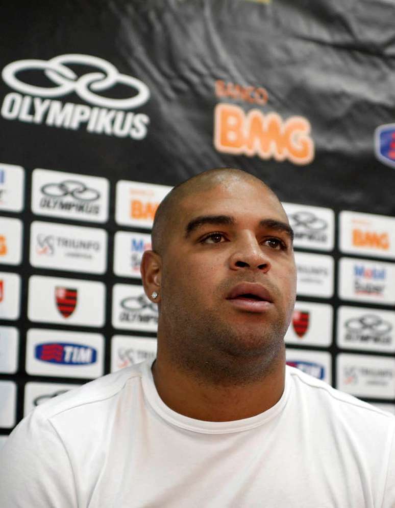 Adriano está sem jogar desde que deixou o Corinthians