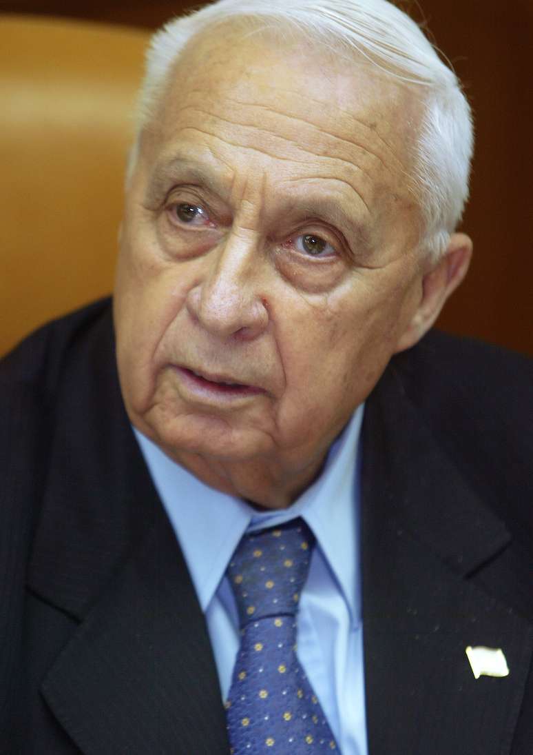 O ex-premiê israelense Ariel Sharon está inconsciente há mais de seis anos