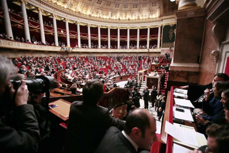 Imagem mostra o Parlamento francês, que iniciou nesta terça-feira a debater o projeto sobre o casamento gay
