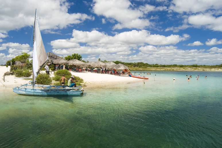 Jericoacoara é destino de turistas que querem praticar windesurfe e kitesurfe