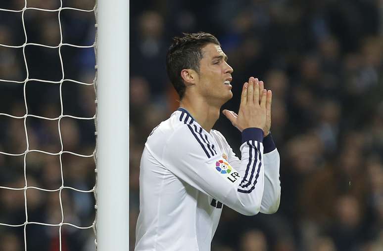 Cristiano Ronaldo lamenta chance desperdiçada pelo Real Madrid