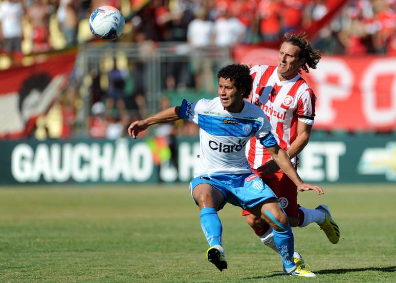 Uruguaio Forlán estreou na temporada 2013 no empate com o Novo Hamburgo