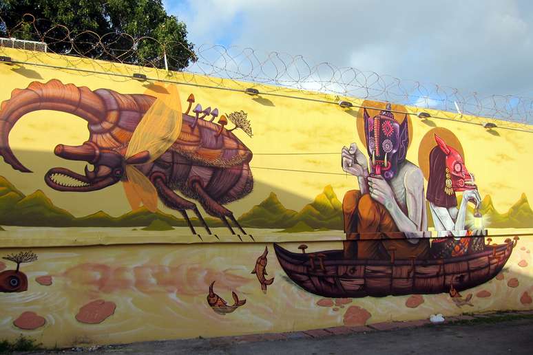 Os prédios e muros malconservados do bairro de Wynwood, em Miami, chamaram a atenção do empresário Tony Goldman. Ali, Goldman imaginou uma galeria de arte a céu aberto, composta por pinturas de mestres do grafite. O projeto Wynwood Walls iniciou em 2009 e, hoje, a região reúne obras de grafiteiros do mundo todo, como os brasileiros Eduardo Kobra e os irmãos Os Gêmos. Na foto, trabalho realizado em 2011 pelos artistas mexicanos Saner e Sego