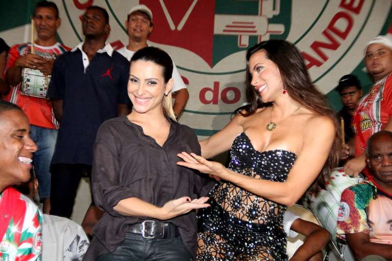 Cleo Pires e Carla Prata esbanjaram simpatia no ensaio