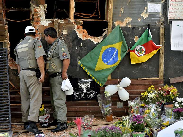 <p>O grupo se formou após a tragédia que matou mais de 200 pessoas em Santa Maria</p>