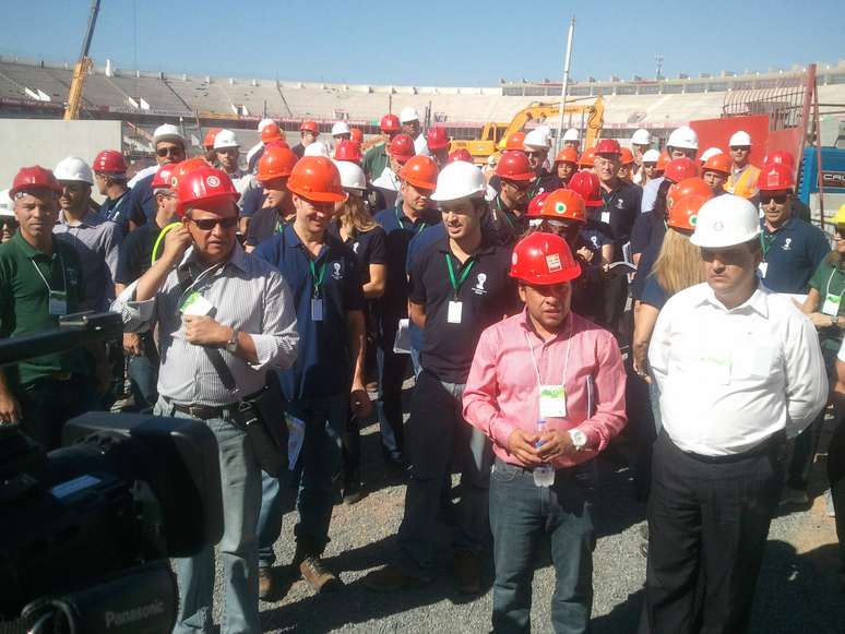 Representantes da Fifa e do COL inspecionaram o andamento das obras do Estádio Beira-Rio
