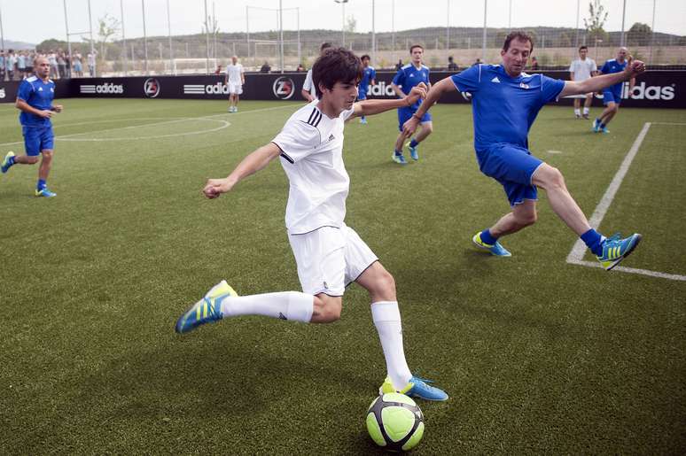 <p>Filho mais velho de Zidane, Enzo &eacute; o camisa 10 do time juvenil do Real Madrid</p>
