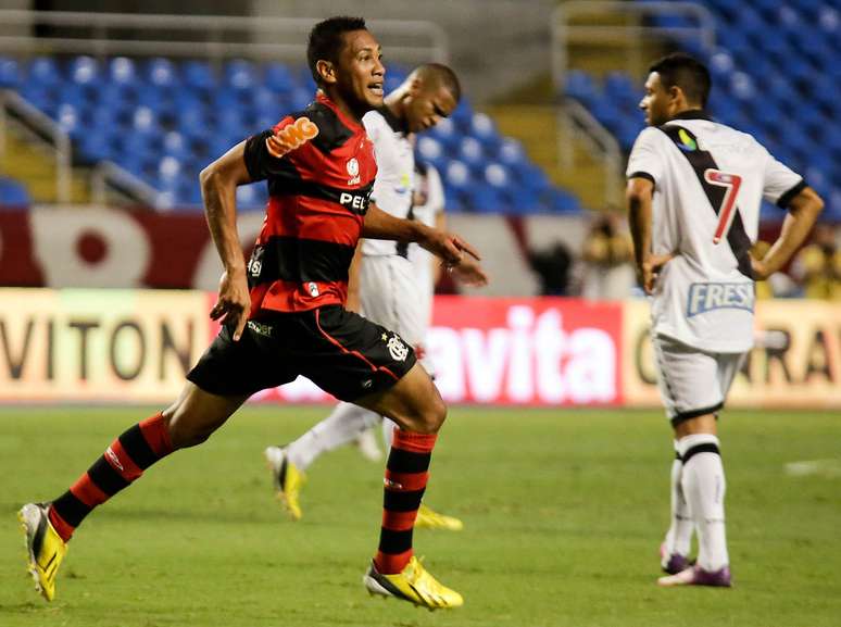 Hernane marcou o primeiro e abriu caminho para a vitória do Fla