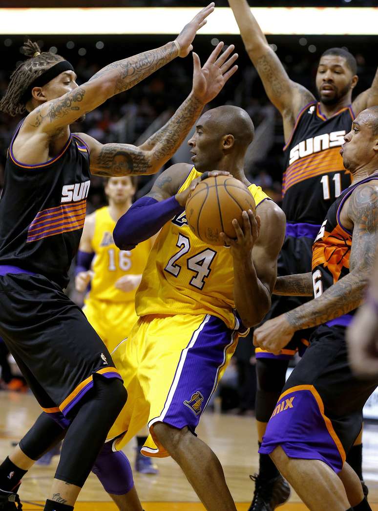 Após recuperação nos últimos jogos, os Lakers de Kobe Bryant voltaram a sofrer uma derrota