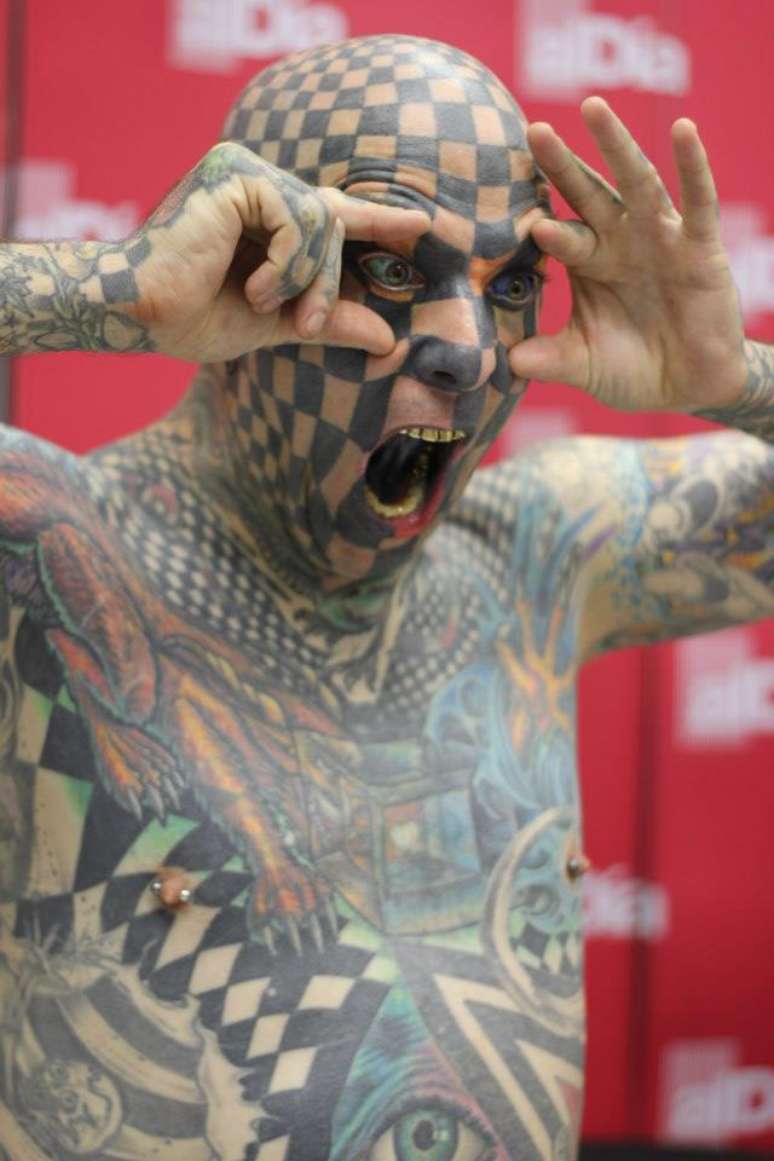 Matt Gone concluiu em 2008 seu projeto de tatuar praticamente todo o corpo