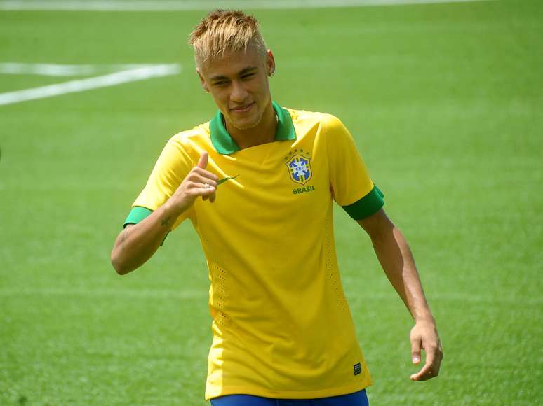 Neymar irá comemorar na capital inglesa, onde a Seleção disputa o primeiro amistoso com Felipão