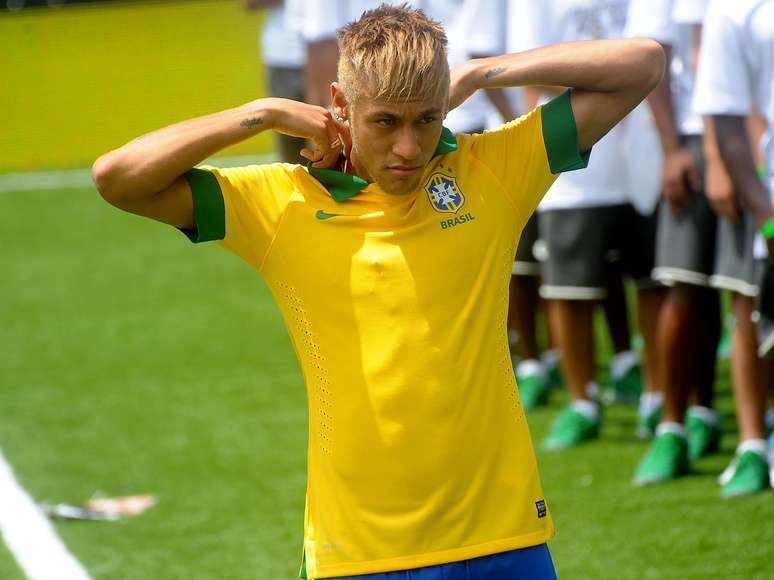 Neymar foi a grande estrela do lançamento da nova camisa da Seleção Brasileira
