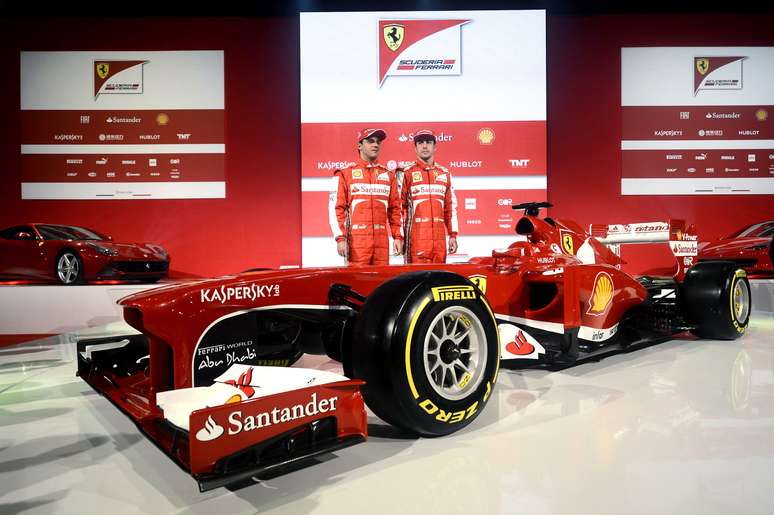 Alonso deu entrevista nesta sexta durante lançamento do F138, novo carro da Ferrari