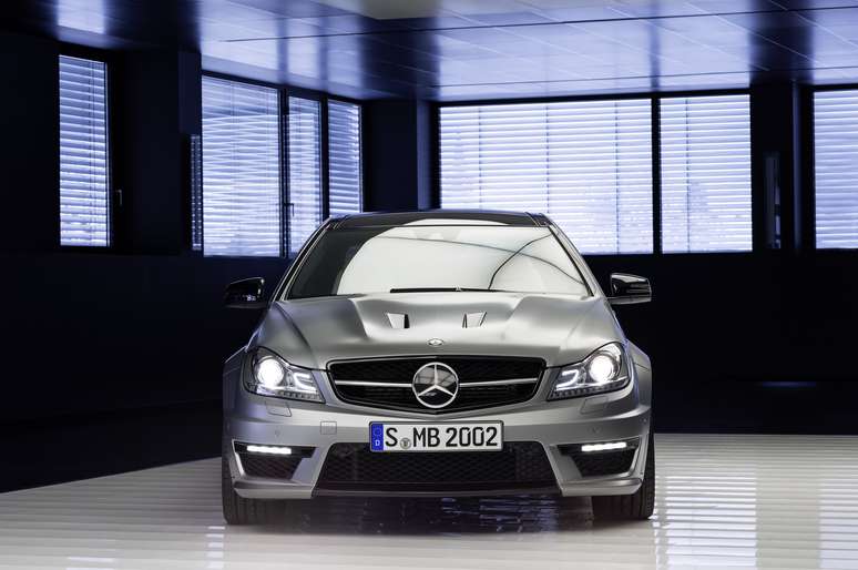 A Mercedes-Benz apimentou ainda mais a C 63 AMG em uma edição especial com 514 cv, cerca de 50 cavalos de potência a mais que a versão anterior