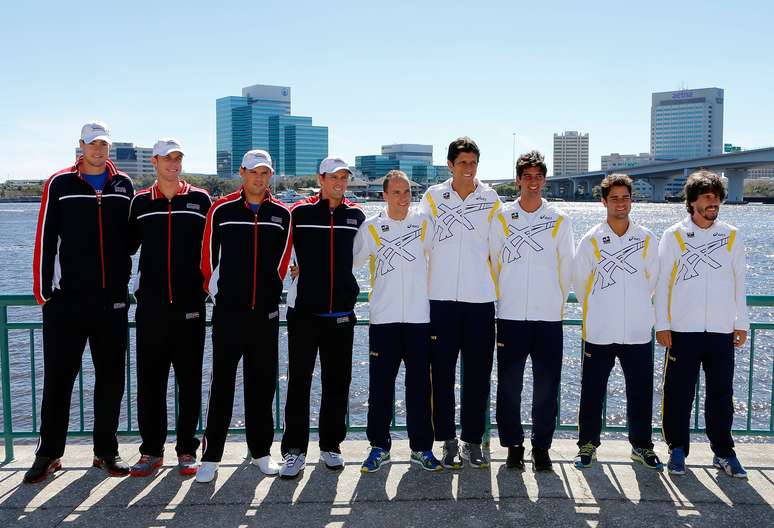 Fora do Grupo Mundial da Copa Davis desde a época de Gustavo Kuerten, o Brasil voltará à elite da competição após dez anos de ausência entre 1º e 3 de fevereiro de 2013. Nessas datas ocorrerá o confronto de oitavas de final contra os Estados Unidos na Jacksonville Veterans Memorial Arena, ginásio com capacidade para 15 mil espectadores em Jacksonville, a cidade mais populosa da Flórida. Atuando em uma quadra dura coberta na casa do maior campeão da história da Davis, os brasileiros reconhecem o favoritismo dos americanos, mas tentam surpreender. <strong>Confira seis motivos que fazem acreditar nas chances da equipe nacional:</strong>