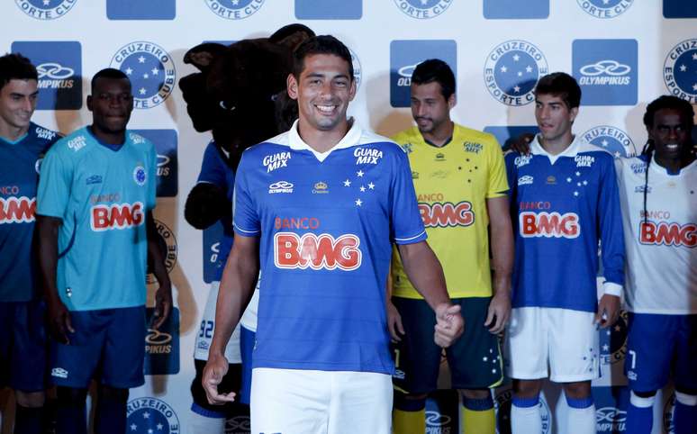 Jogadores, como o meia Diego Souza, foram modelos no evento