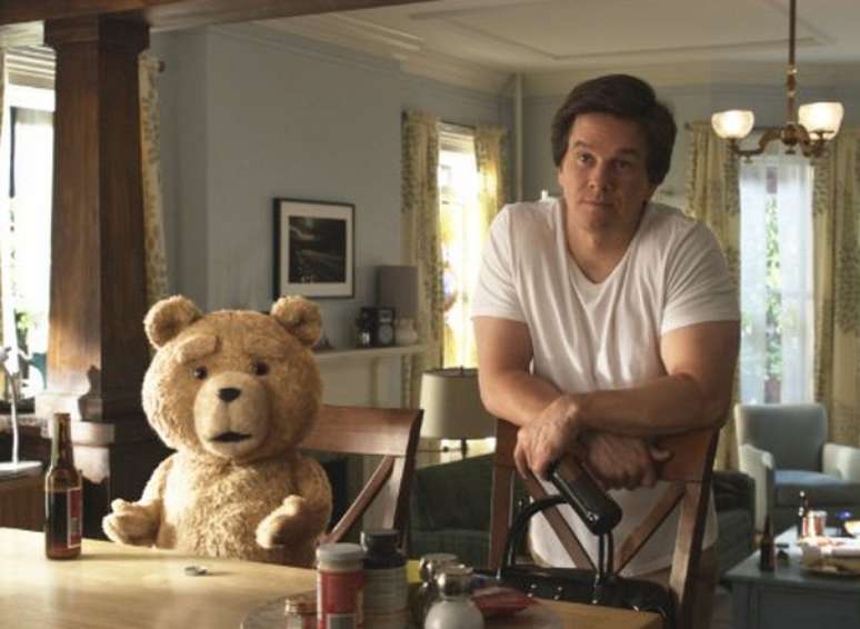 Mark Wahlberg e o ursinho Ted, personagem do filme de comédia homônimo, farão aparição no evento