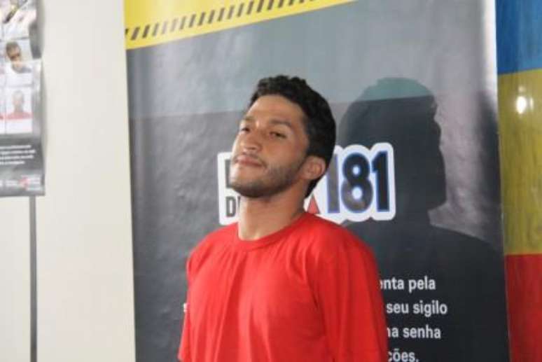 John Lennon Ribeiro Siqueira, 19 anos, foi detido na manhã desta sexta-feira, na rua Niquelina, no bairro Santa Efigênia, região leste de Belo Horizonte, quando se preparava para assaltar uma casa lotérica