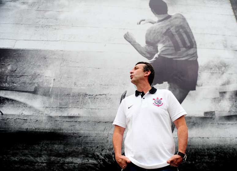 Neto foi homenageado em muro no CT do Corinthians