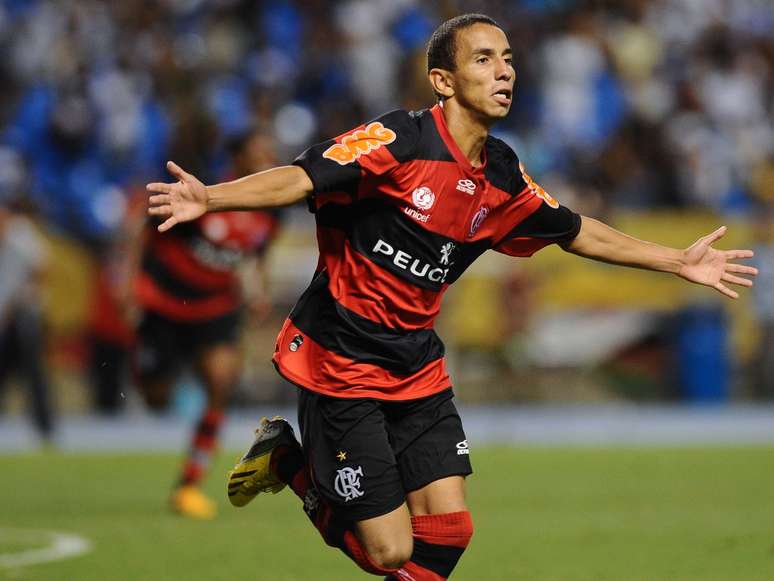 Baixinho, Rafinha se emocionou depois do jogo