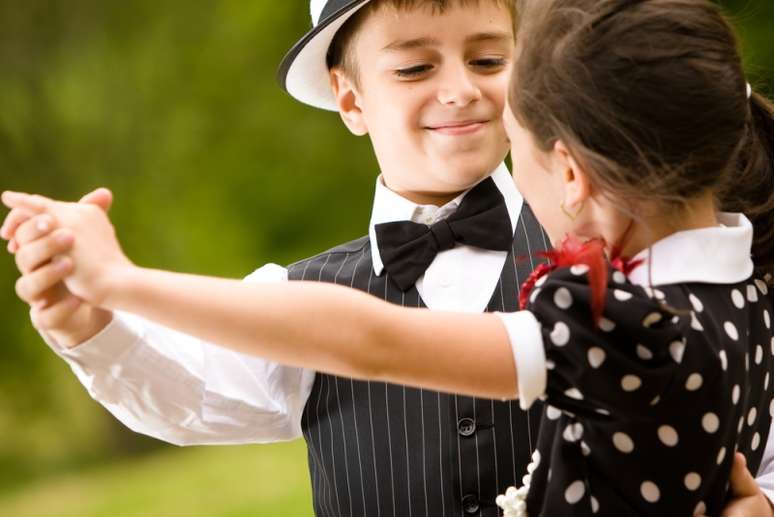 Qualquer estilo de dança pode ser adequado para meninos e meninas