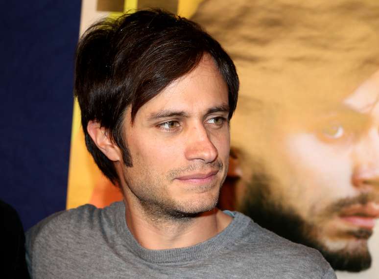 Gael Garc&iacute;a Bernal e o diretor Pablo Larrain estiveram na premi&egrave;re do filme chileno 'No' em Berlim, Alemanha, na noite de sexta-feira (1)