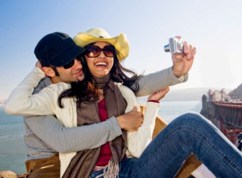 <strong>1. Livre-se das fotos - </strong>A despeito da era digital, muita gente ainda tem o h&aacute;bito de guardar fotos impressas s&atilde;o elas que voc&ecirc; tem que tirar da vista. N&atilde;o importa a forma como vai se livrar delas voc&ecirc; pode as queimar, colocar no fundo de uma caixa ou dar para uma amiga. O importante &eacute; faz&ecirc;-lo