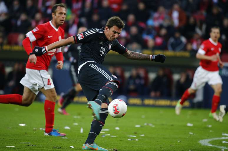 Mandzukic foi o destaque de mais uma vitória do Bayern de Munique, com dois gols