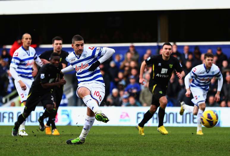 Tarrabt, do Queens Park Rangers, desperdiça penalidade no segundo tempo