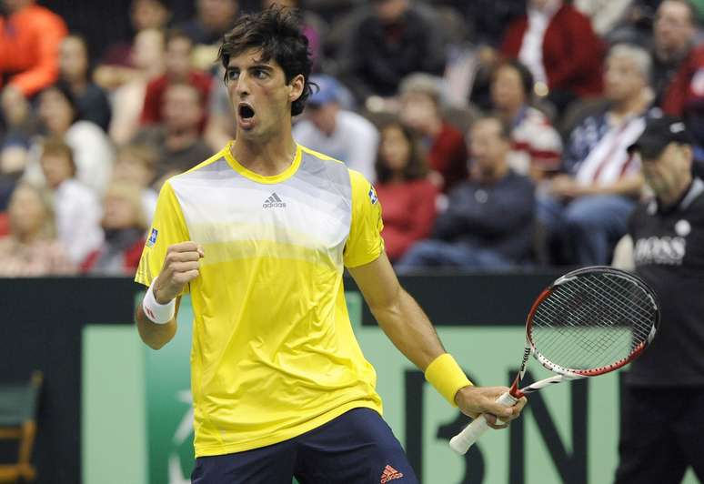 Thomaz Bellucci comemora ponto em vitória contra John Isner