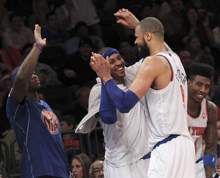 Equipe de Tyson Chandler (à esq.) e Carmelho Anthony (centro) vive boa fase na temporada da NBA