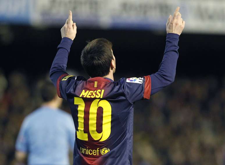 Messi salvou o Barcelona de derrota ao marcar gol de pênalti
