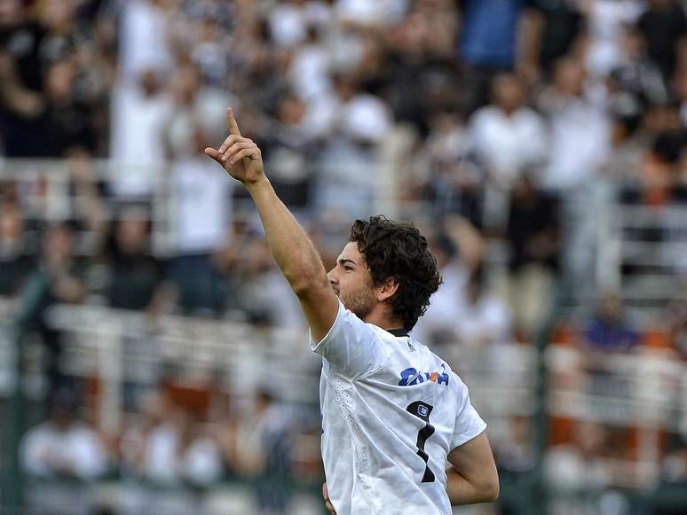 Pelo Corinthians, Pato repetiu feito já alcançado vestindo camisas de Internacional, Milan e Seleção Brasileira