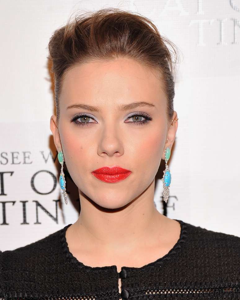 Scarlett Johansson é fã de máscaras de hidratação à base de mel