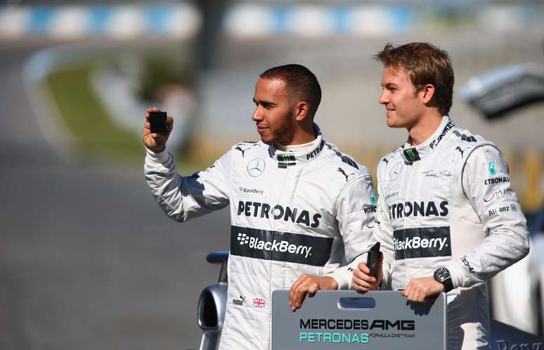 <p>Para Ross Brawn, Hamilton e Rosberg protagonizarão uma disputa boa e sadia dentro da Mercedes na temporada 2013</p>