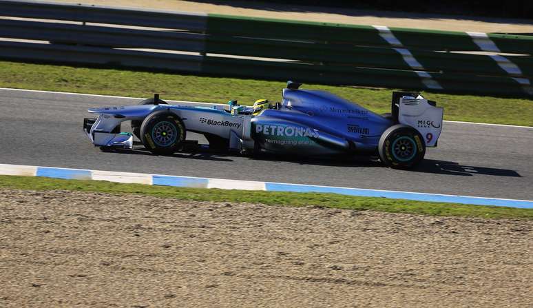 Foto mostra Rosberg guiando nova Mercedes em Jerez de la Frontera