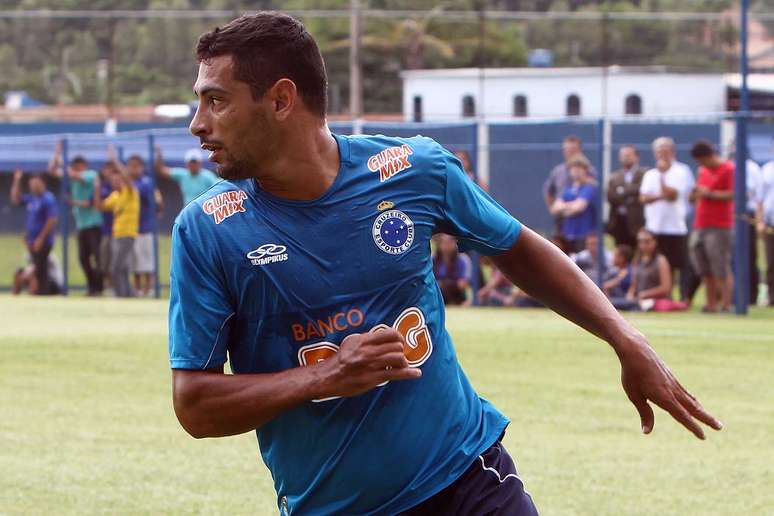 <p>Ap&oacute;s longa espera pela documenta&ccedil;&atilde;o, Diego Souza far&aacute; sua estreia pelo Cruzeiro</p>