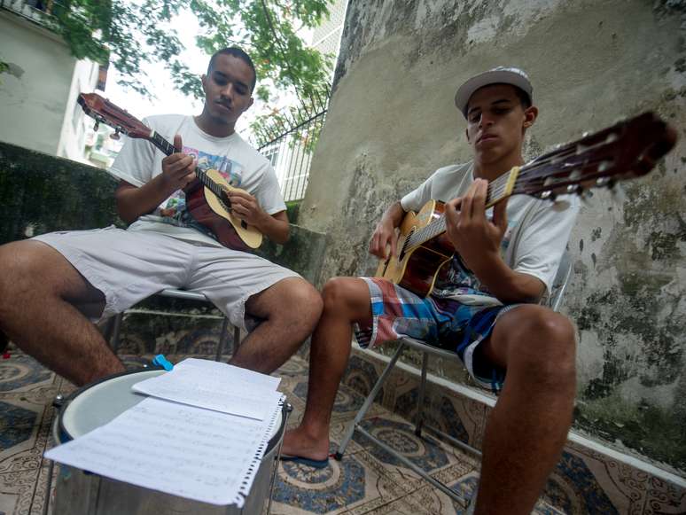 Aulas na ONG Escola de Música do Spanta vão do funk ao erudito, passando pelo samba e o choro