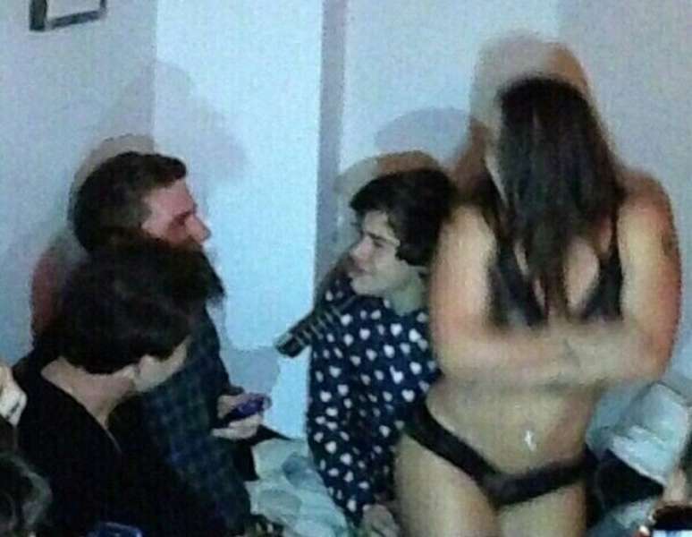 Harry Styles recebeu o "presente surpresa" de um amigo