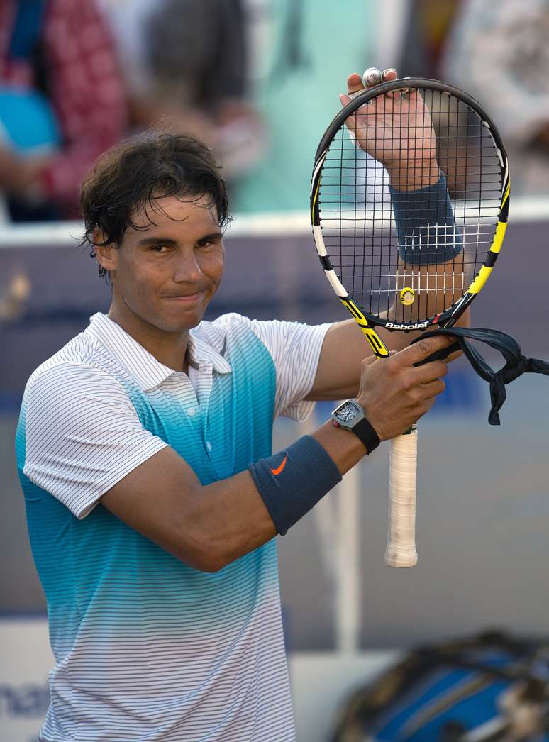 Nadal comemora jogada em sua volta às quadras após período de tratamento físico