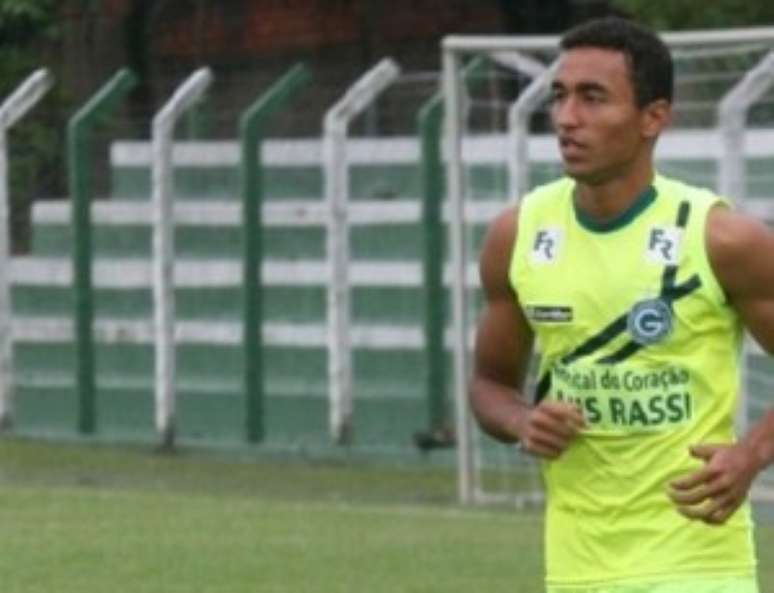 Pedro Henrique vai jogar improvisado na lateral esquerda do Goiás